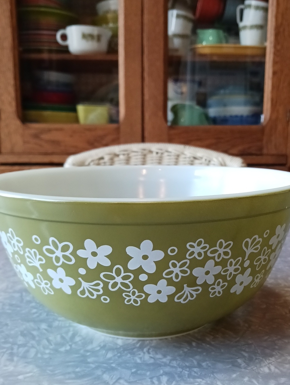 Pyrex ~ Spring Blossom Green 2.5 qt bowl